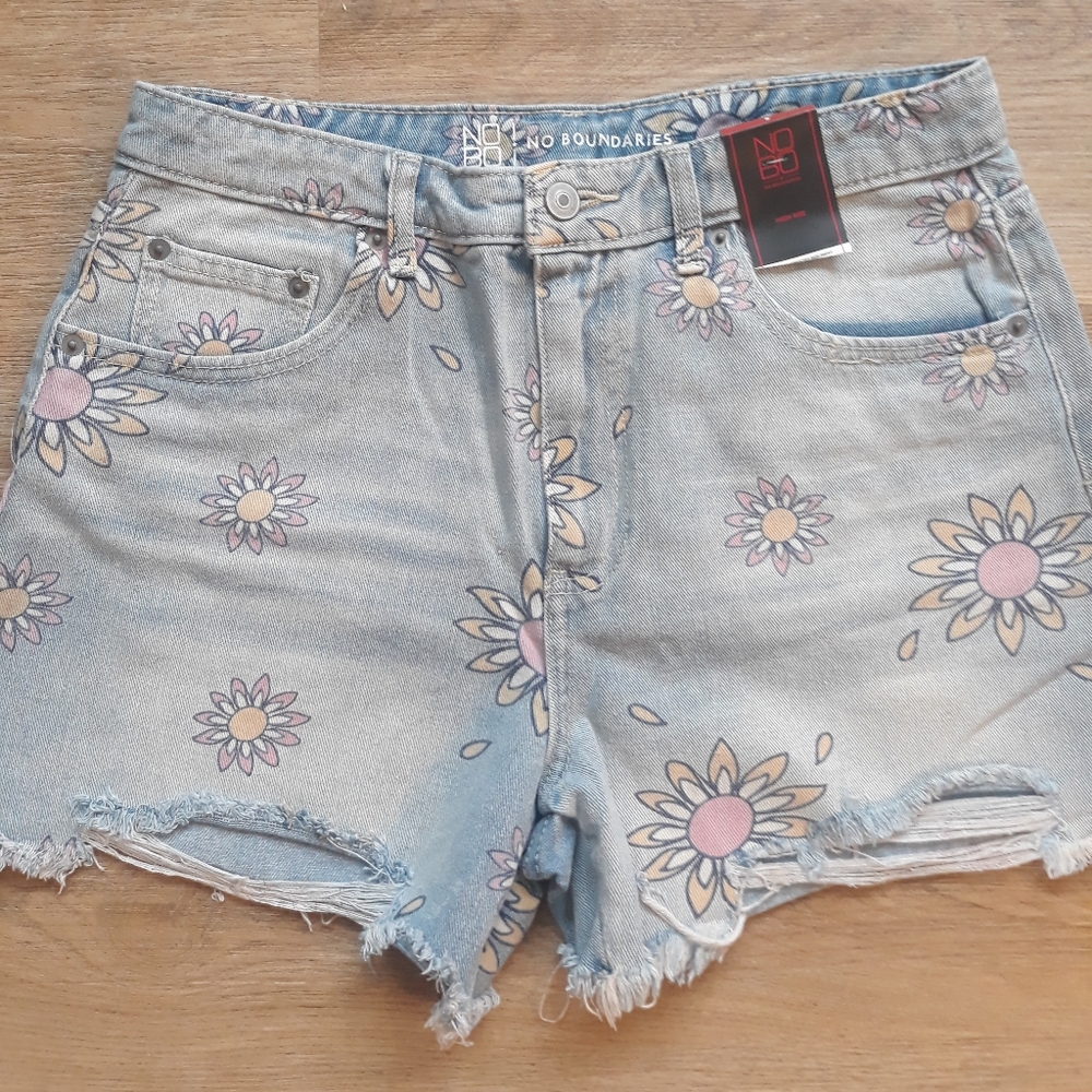 No Boundaries Daisy Distressed Jean Shorts / Junior's 9 Waist 28" Flower Shorts - Picture 13 of 14